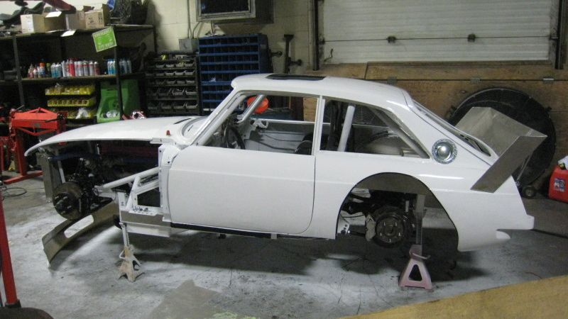 Illustration for article titled V12-powered MGB-GT project is the ultimate knuckle-buster